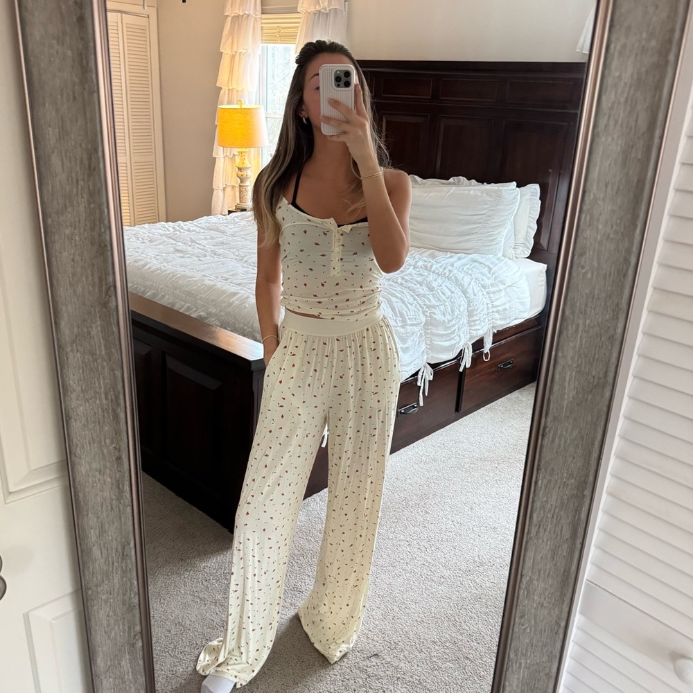 WEWOREWHAT Cream Floral Pajama Set